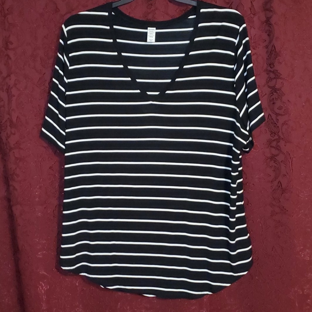 Old Navy v-neck striped tee